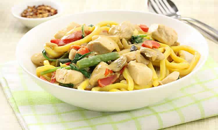 Poulet aux champignons et nouilles