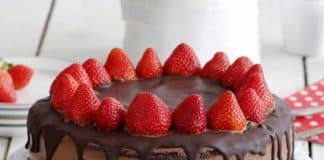 Gâteau au chocolat et fraises