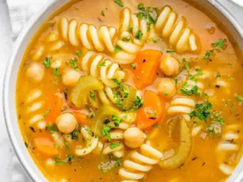 Soupe de légumes aux pâtes