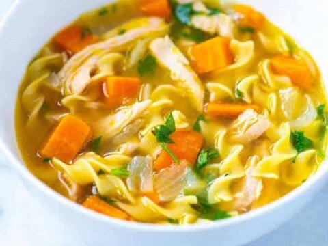 Soupe de poulet aux nouilles
