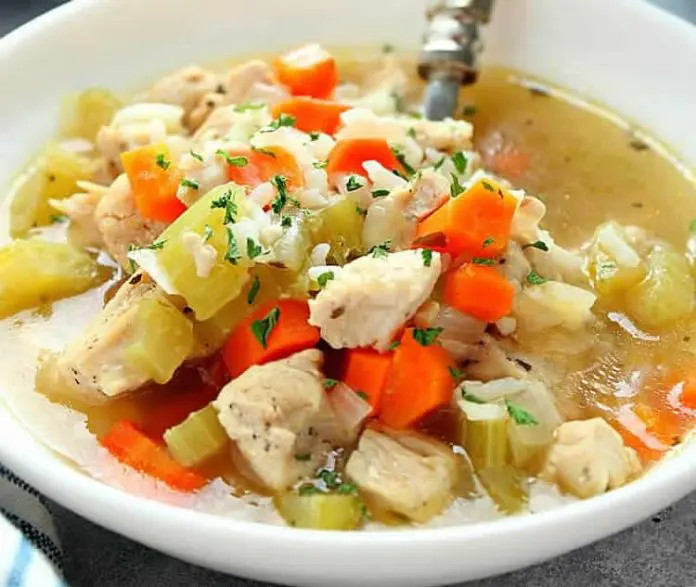 Soupe de poulet riz et légumes