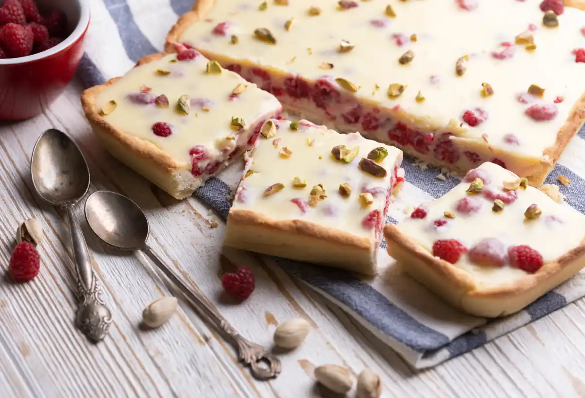 Tarte au chocolat blanc et framboises