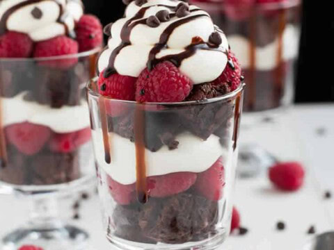 Verrines brownie chocolat et framboises