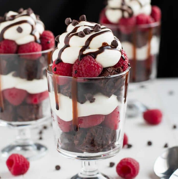 Verrines brownie chocolat et framboises