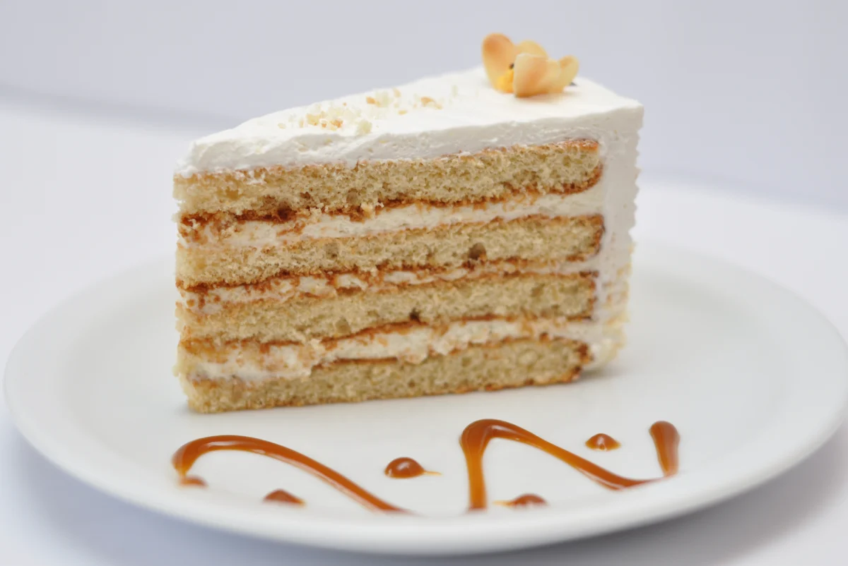 gâteau au glaçage chocolat blanc