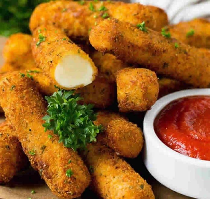 Apéro bâtonnets de mozzarella et marinara
