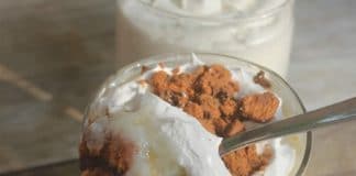 Dessert pudding de banane en verre