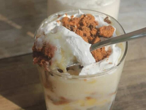 Dessert pudding de banane en verre