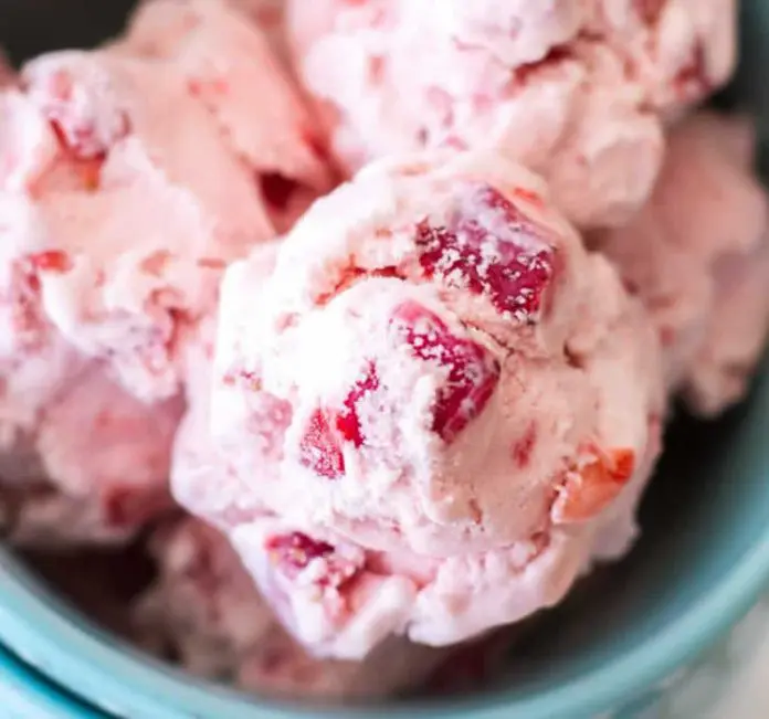 Glace aux fraises fait maison