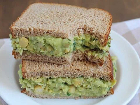 Apéro mini sandwich à l'avocat