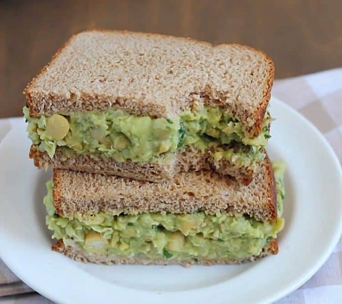 Apéro mini sandwich à l'avocat