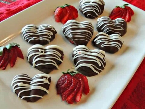 Coeur de fraise enrobé de chocolat