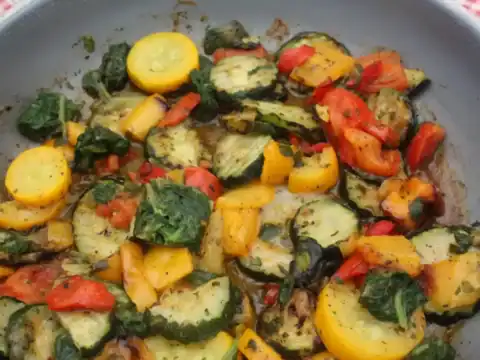 poêlée de courgettes tomates et aubergines