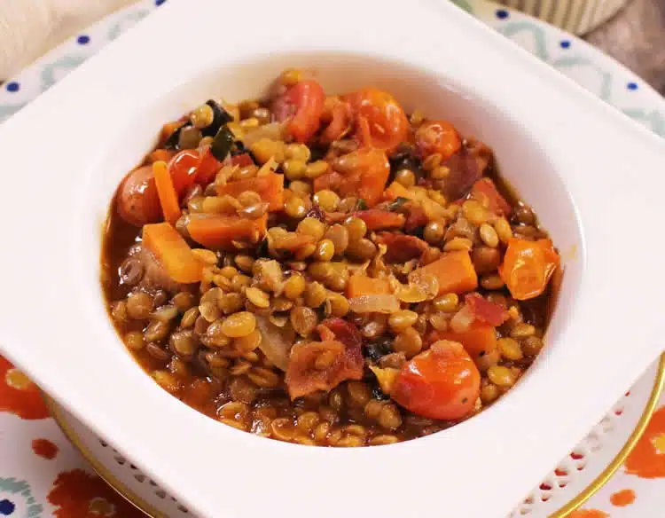 Lentilles au bacon carottes et tomates