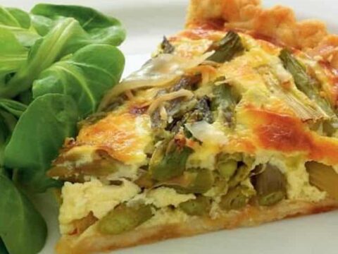 Tarte aux asperges et cheddar