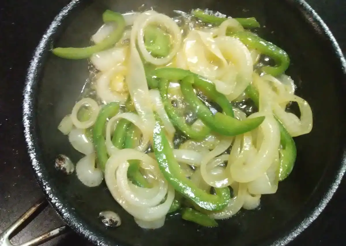 poivron vert et oignon