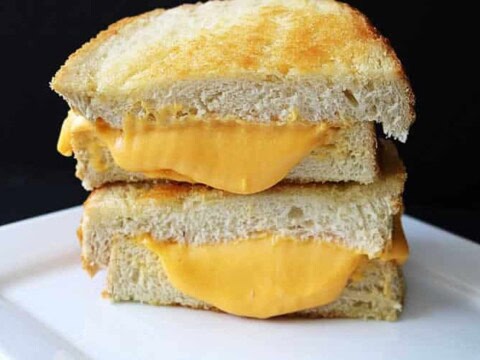Pain au fromage grillé au four