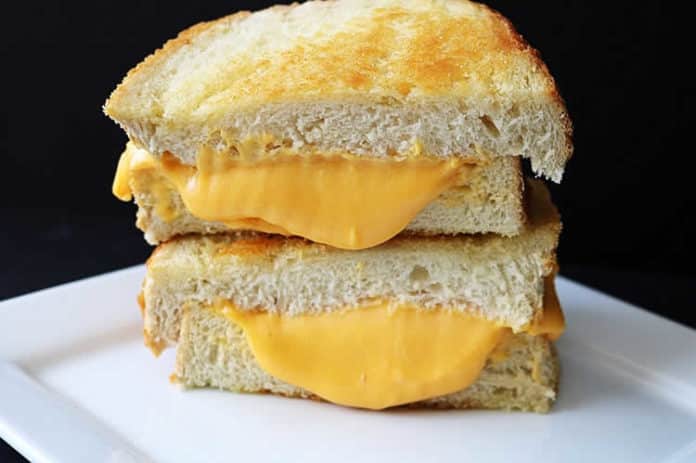 Pain au fromage grillé au four