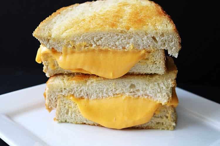 Pain au fromage grillé au four
