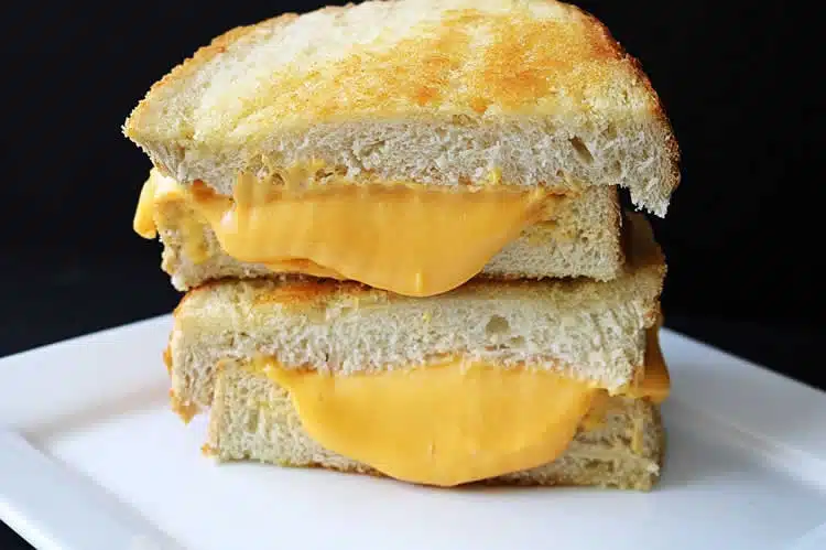 Pain au fromage grillé au four