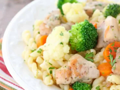 Poulet aux brocoli chou-fleur et carottes
