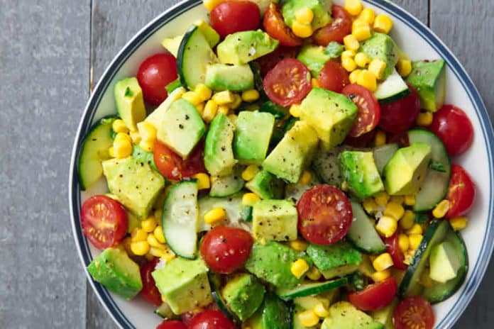 Salade de tomates avocat et concombre