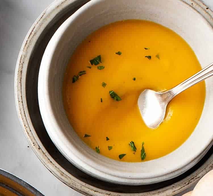 Soupe de courge aux herbes