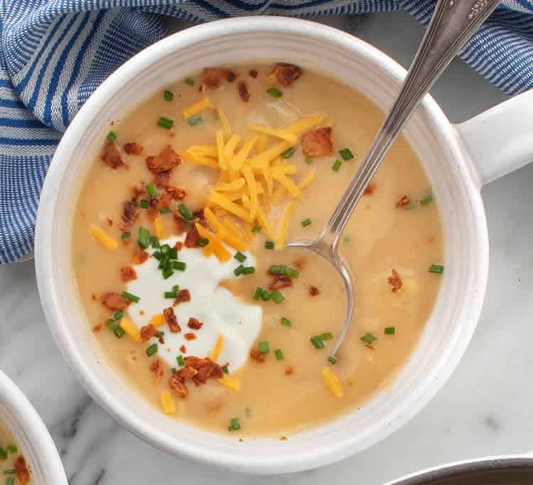 Soupe de pommes de terre et haricots secs