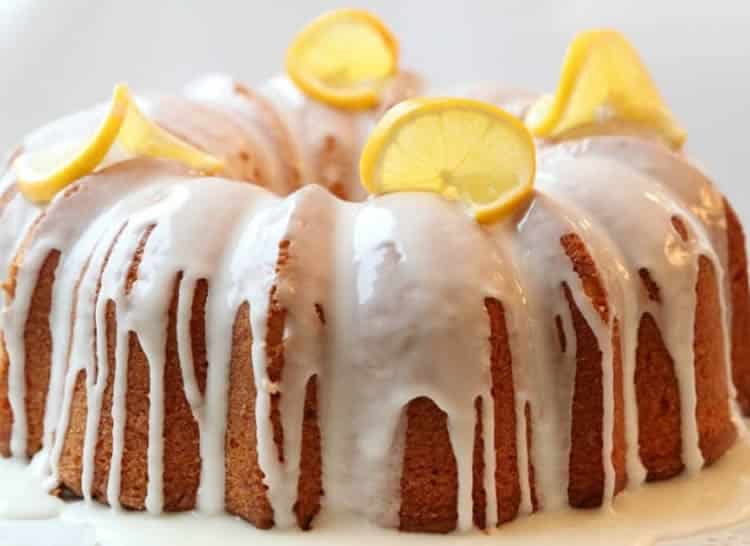 Gâteau moelleux au citron avec glaçage