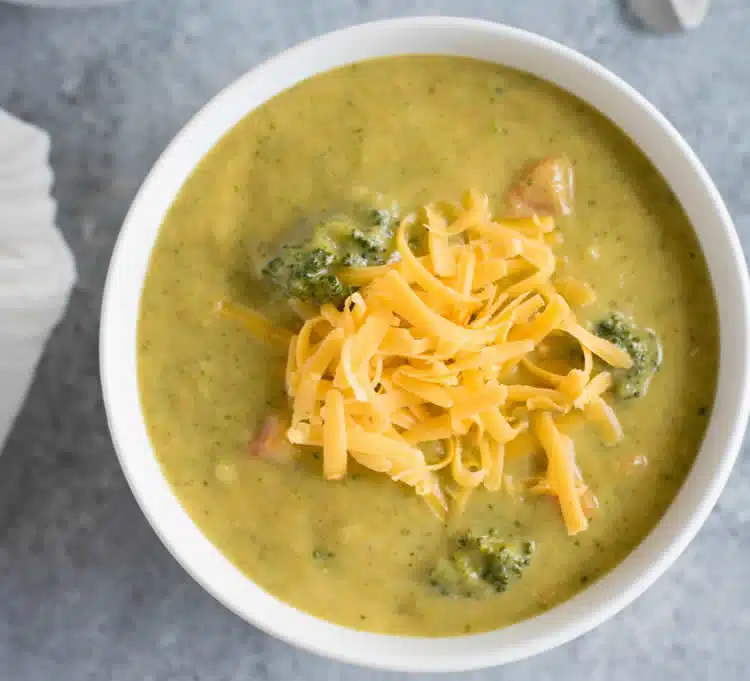 Soupe de pommes de terre et brocoli