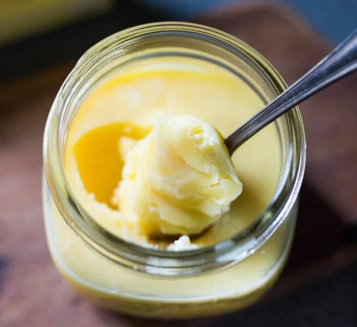 Beurre clarifié Ghee un beurre utilisé dans la cuisine indienne