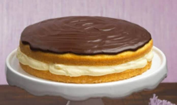 Cake moelleux à la crème et chocolat