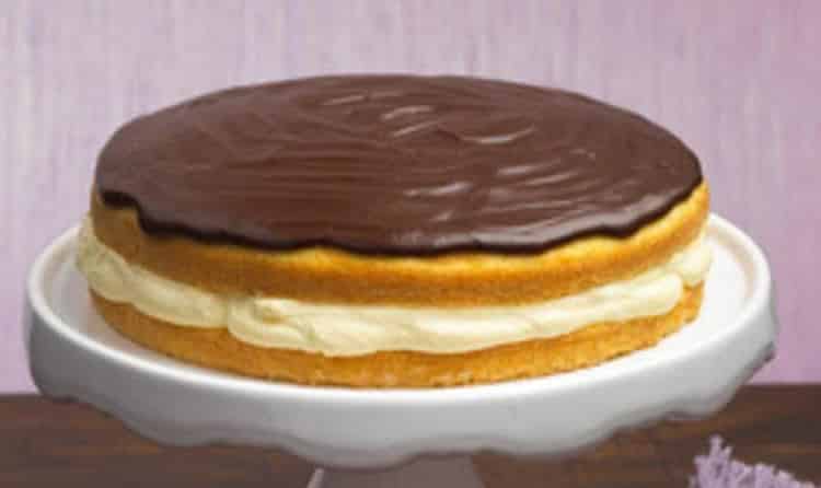 Cake moelleux à la crème et chocolat