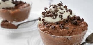 Dessert mousse au chocolat à la crème