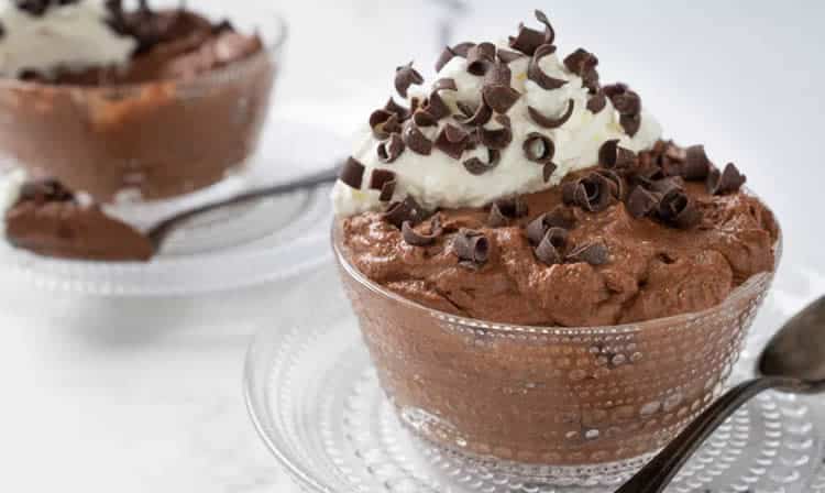Dessert mousse au chocolat à la crème
