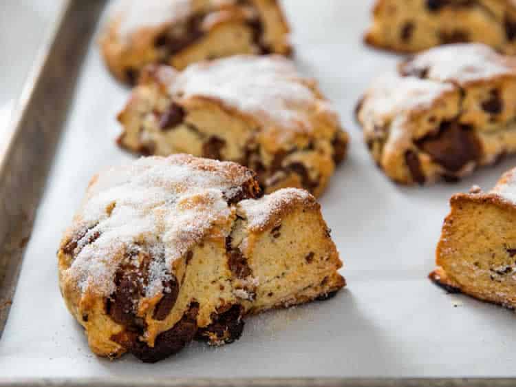 Scones à la crème et chocolat au lait