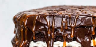 Gâteau au chocolat et sauce caramel
