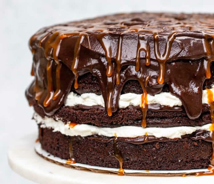 Gâteau au chocolat et sauce caramel