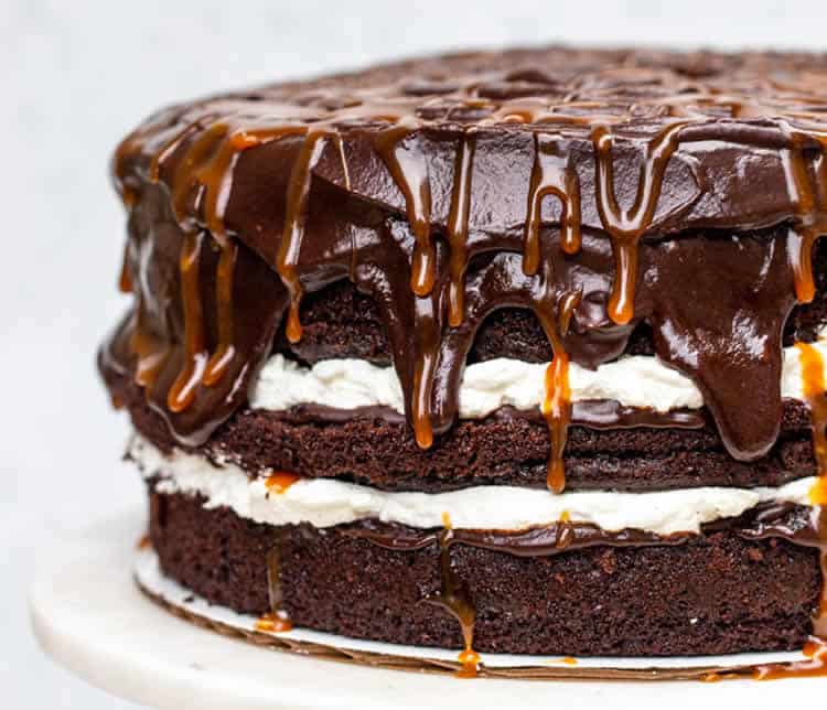 Gâteau au chocolat et sauce caramel