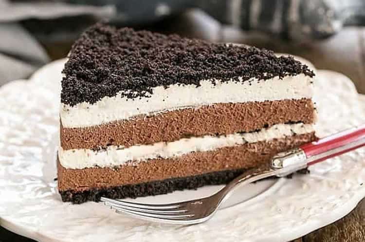 Gâteau mousse chocolat et crème fouettée