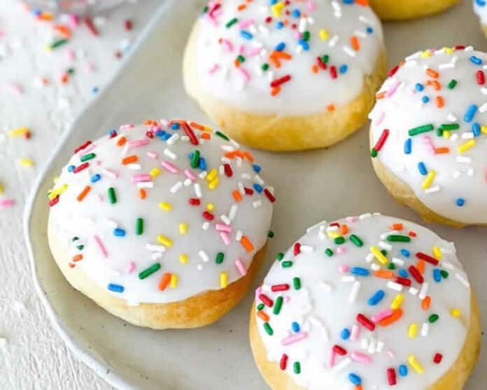 Brioches à la crème pâtissière et glaçage