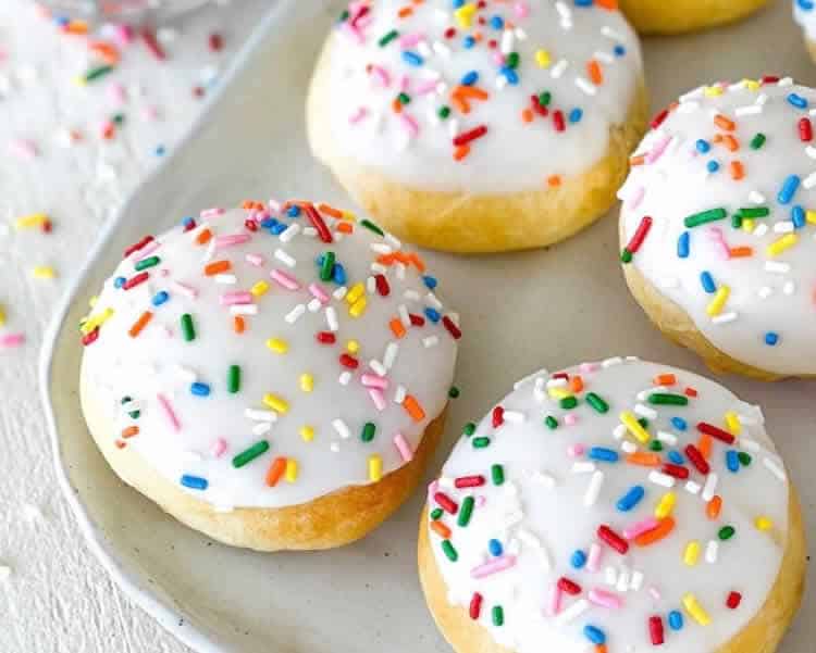 Brioches à la crème pâtissière et glaçage
