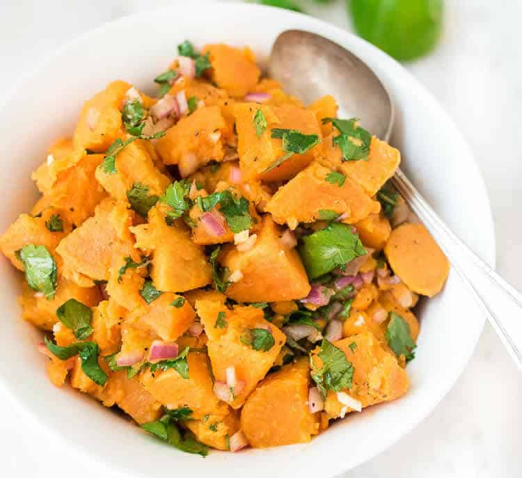 Salade de patates douces et oignon