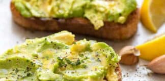 Apéritif toasts à l'avocat