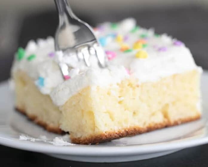 Gâteau avec glaçage à la vanille