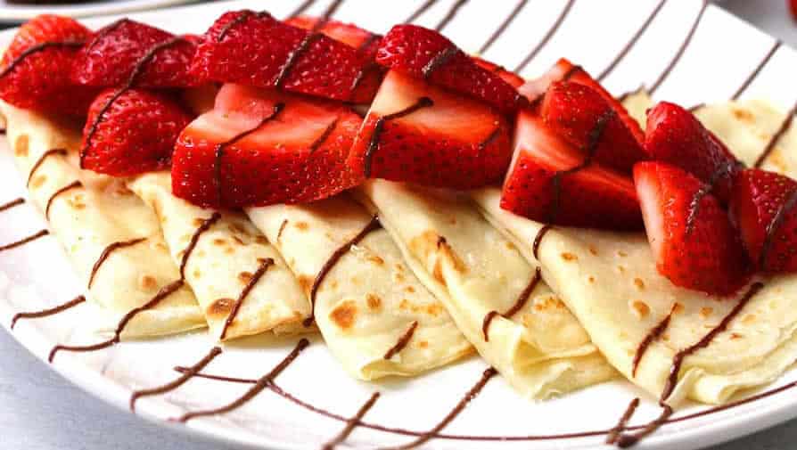 Pancakes with Strawberries and Nutella