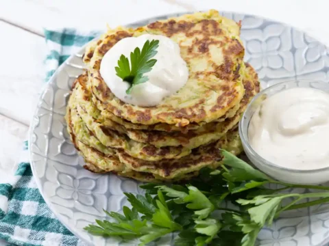 galettes de courgettes à la sauce yaourt