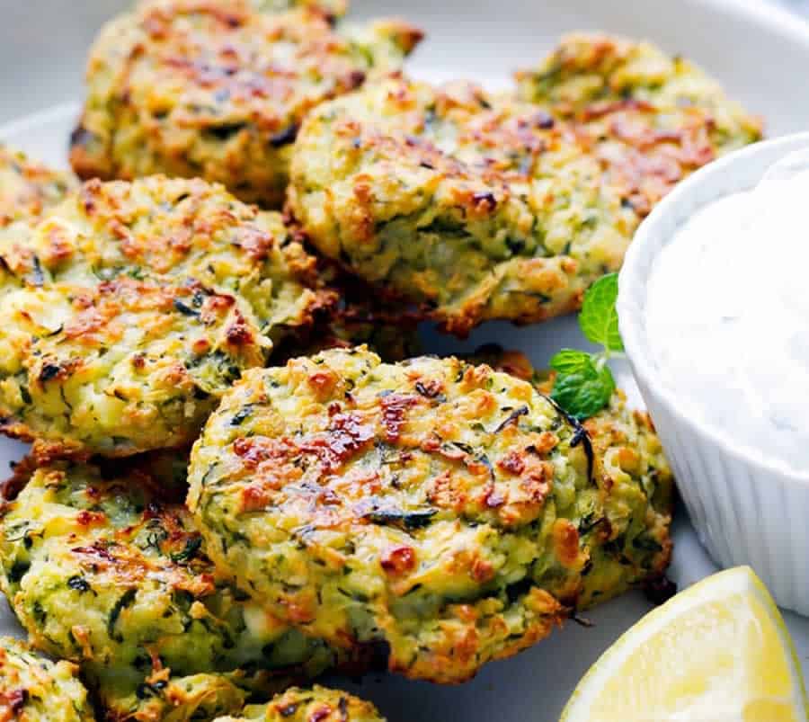 Galettes de courgettes à la sauce yaourt