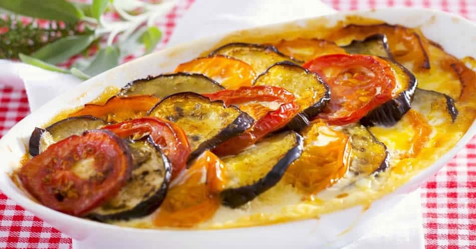Gratin aux aubergines et aux tomates au fromage