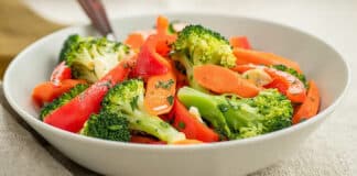 Sauté de brocolis carottes et poivron